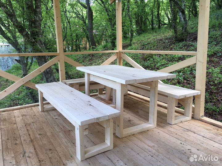 Беседки, место отдыха, столик в лесу