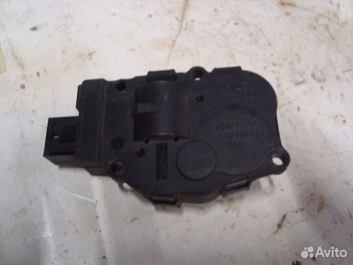 Моторчик заслонки печки W204 M271 A2219066900