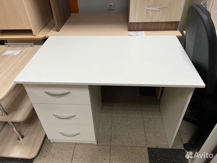 Стол письменный Школьник