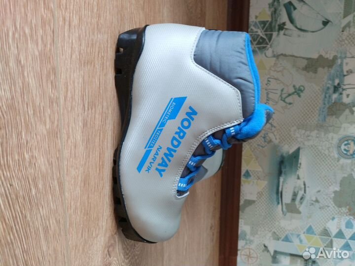 Лыжные ботинки