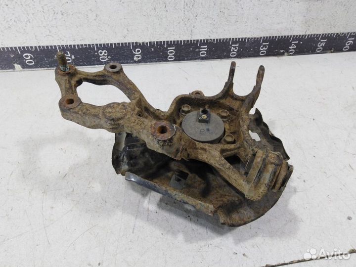 Кулак задний правый GS1D2611XC