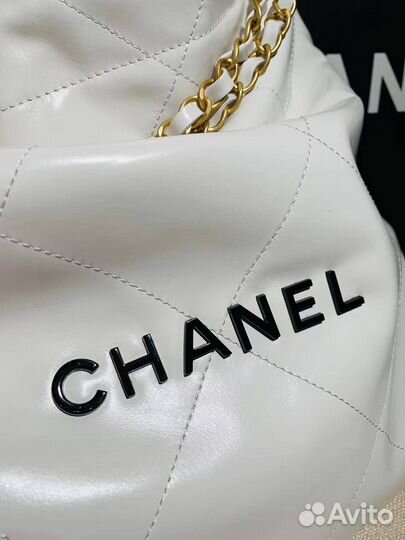 Сумка Chanel 22 Shiny Calfskin Gold White