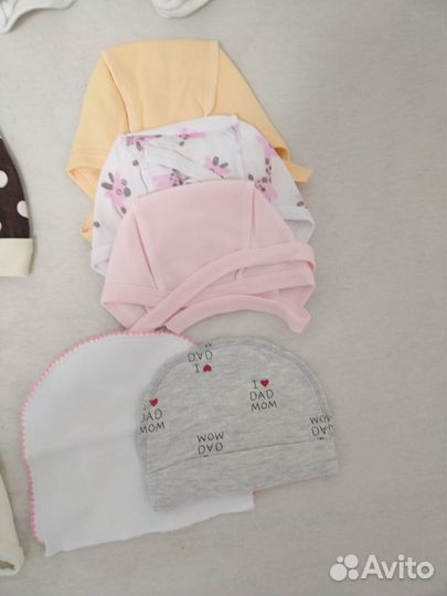 Набор шапочек, носков и царапок