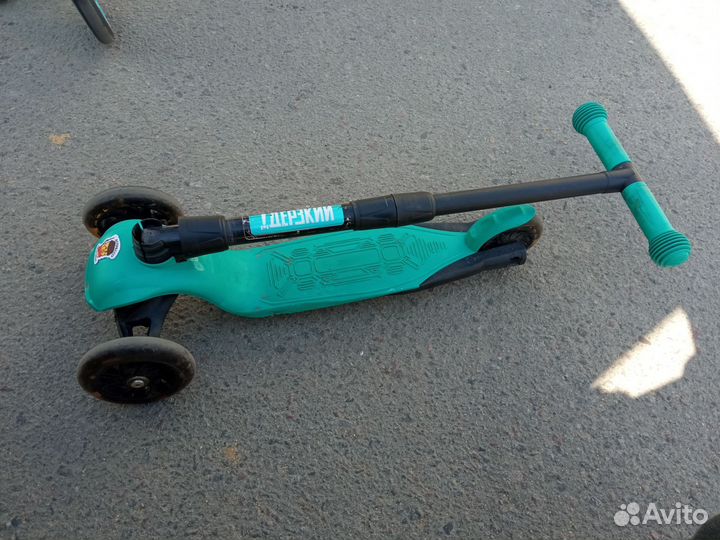 Самокат трехколесный со светящимися колесами