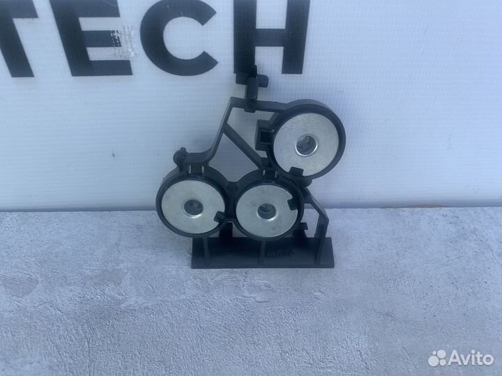 Кронштейн передней панели Mercedes A2136205800