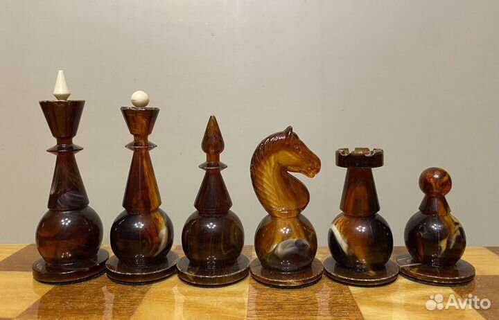 Шахматы янтарные (амброид)