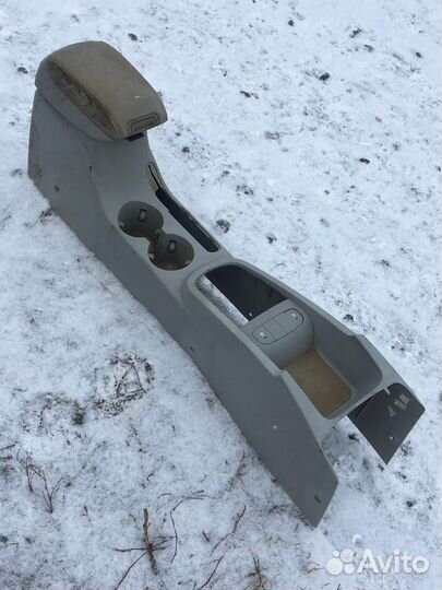 Подлокотник на Hyundai Elantra