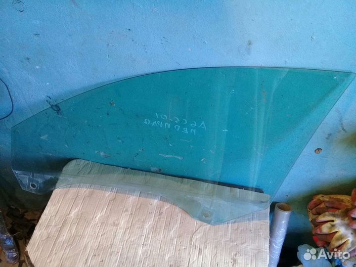 Стекло передние правое Аudi A6 C5