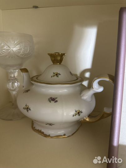 Заварочный чайник и сахарница