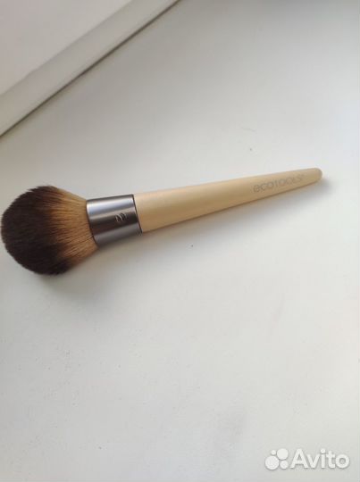 Кисть eccotools для румян/ пудры