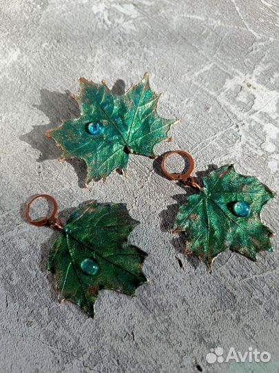 Комплект украшений из меди. Сережки и брошь