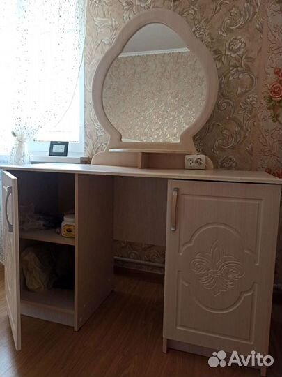 Туалетный столик