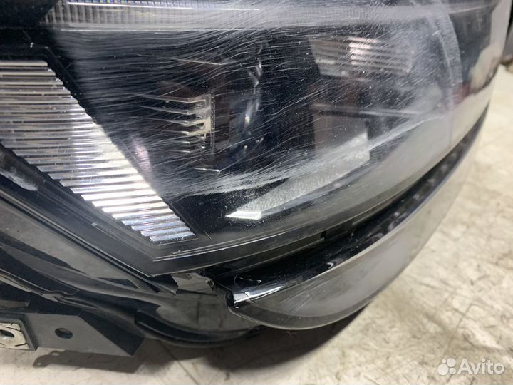 Фара правая Volkswagen Tiguan 2017)