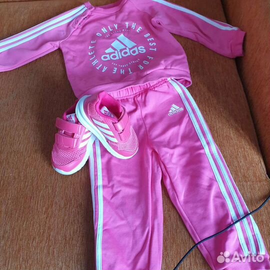 Спортивный костюм adidas и кроссовки для девочек