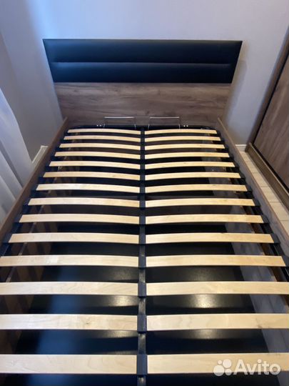 Кровать с подъемным механизмом б/у