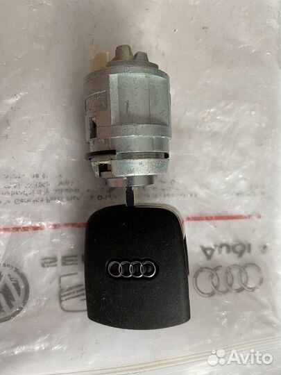 Личинка замка зажигания с ключом Audi A6 A4