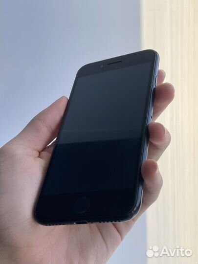 iPhone SE (2020), 64 ГБ