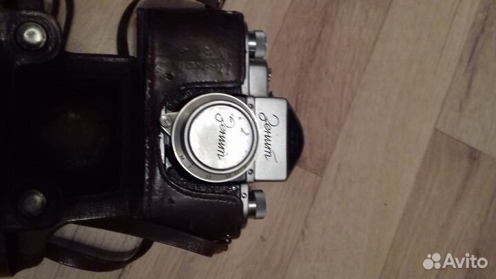 Зеркальный фотоаппарат 