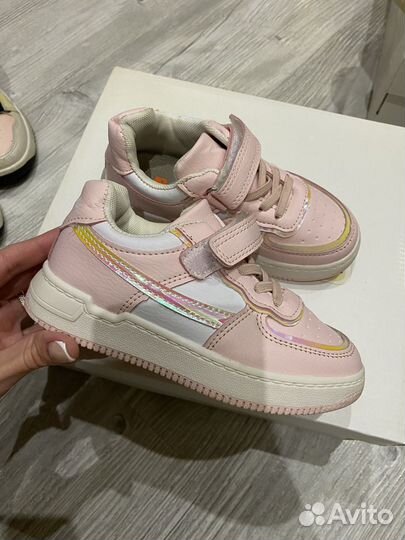 Кроссовки для девочки