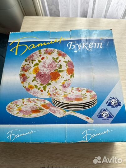 Набор фарфоровых тарелок