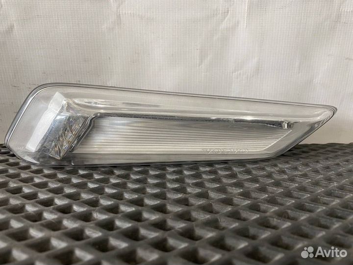 Поворотник левый Volvo FH5 84389663