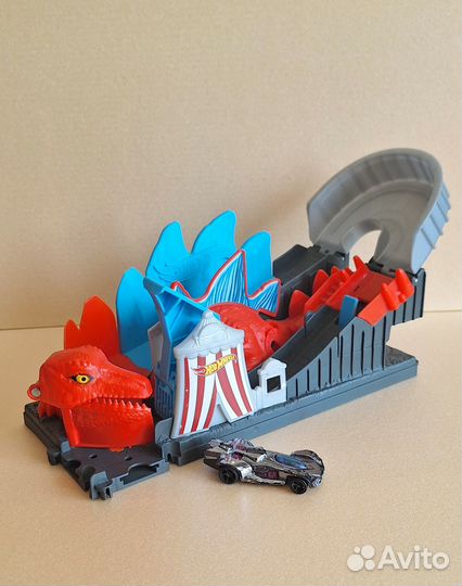 Игровой набор Hot Wheels Сити Атака стегозавра