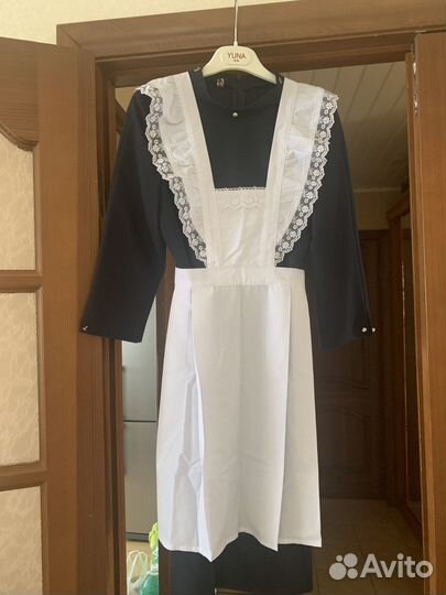 Белый школьный фартук на последний звонок