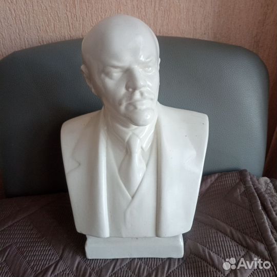 Бюст Ленин