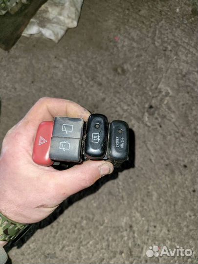 Кнопки в торпеде на шевроле тракер 2001г