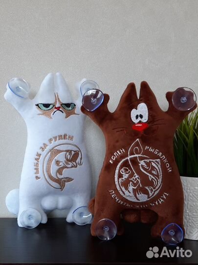 Кот на присосках саймон