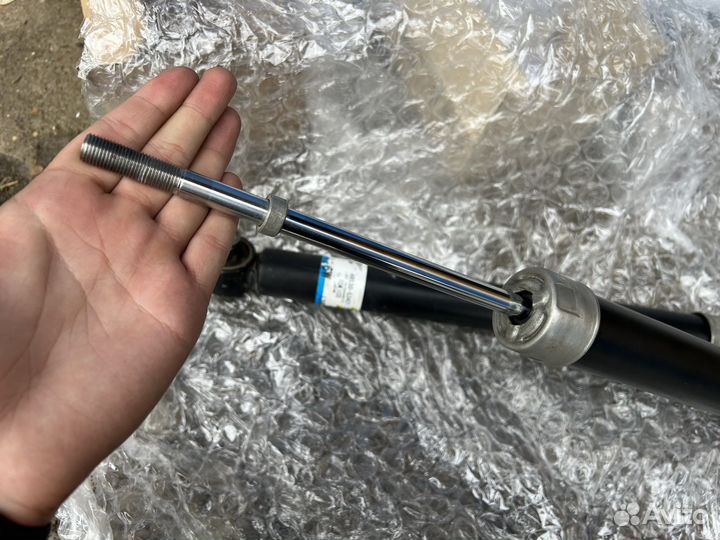 Амортизаторы подвески Lexus IS 300 Hybrid