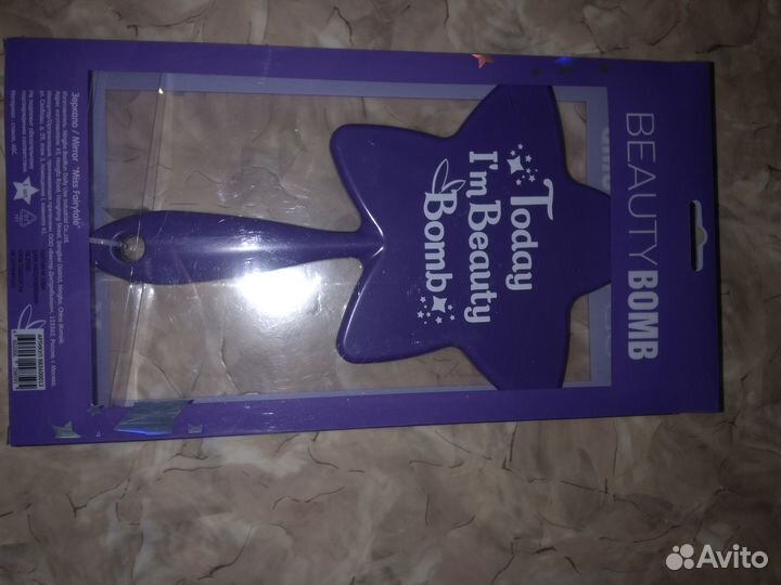 Зеркало и расческа