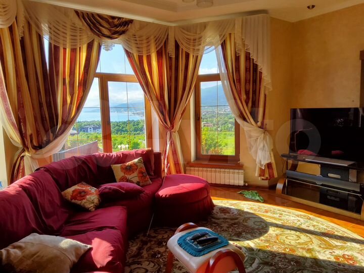 Дом 500 м² на участке 12 сот.