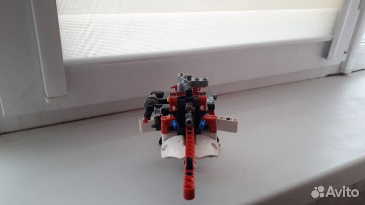 Вертолет спасательный Lego Technic 42092