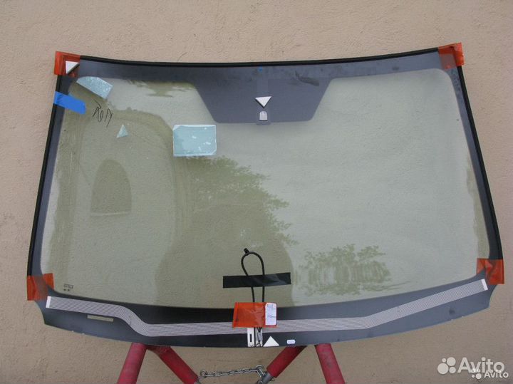 Стекло лобовое Mitsubishi Pajero 3 4