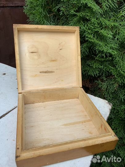 Деревянная шкатулка