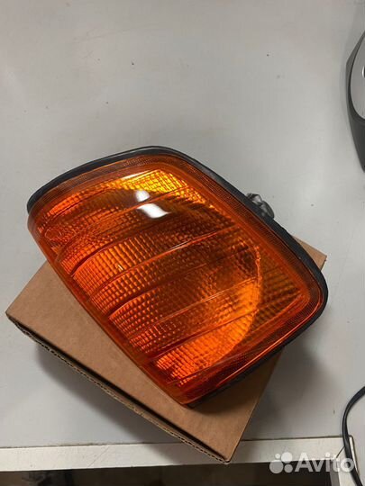 Указатель поворота правый Mercedes W124