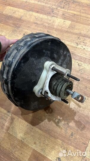 Вакуумный усилитель в сборе с бачком Mazda 3BK