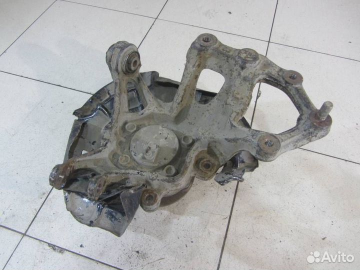 Кулак задний правый Мазда