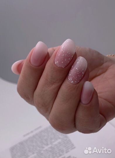 Модель на наращивание ногтей