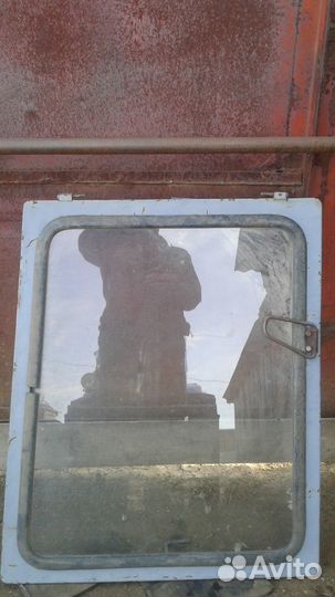 Рамка стекла боковая правая в сборе на юмз-6