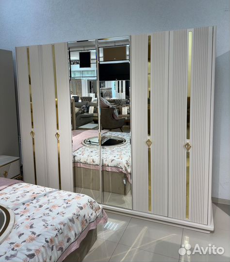 Спальный гарнитур