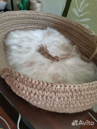 Лежанка для кошечки или собачки из джута