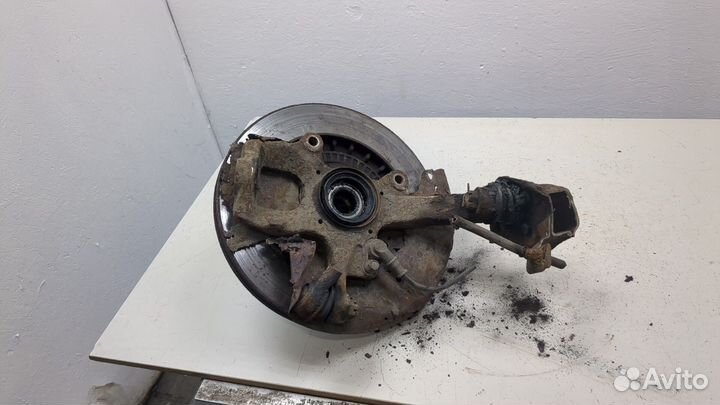 Ступица (кулак, цапфа) правая передняя Mitsubishi L200, 2005