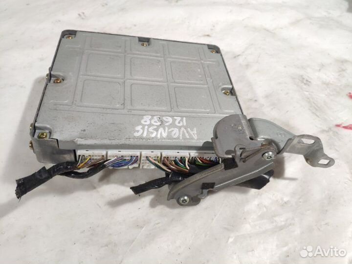 Блок управления двс эбу Toyota Avensis Verso