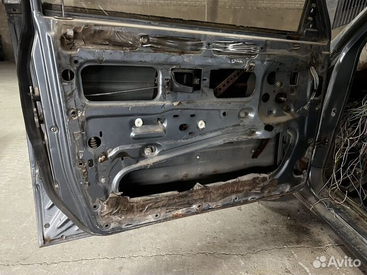 Водительская дверь bmw e28