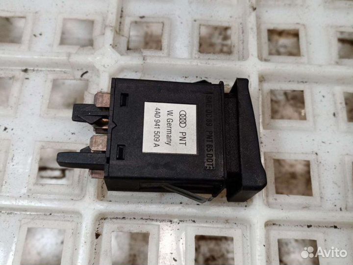 Кнопка аварийной сигнализации Audi A6 C4