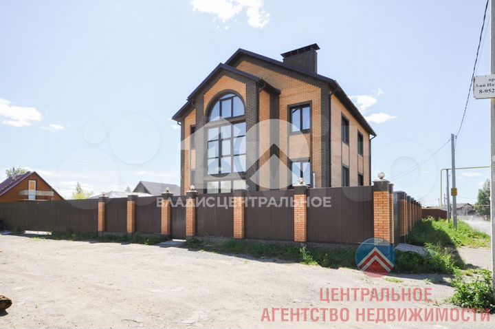 Дом 450 м² на участке 9 сот.