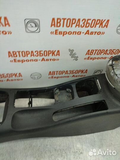 Подлокотник Nissan Primera P12 седан 1.8 Л 2006