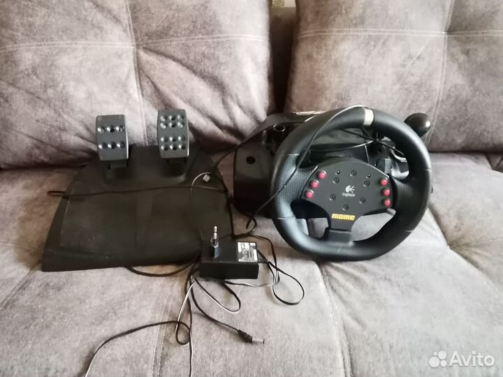 Игровой руль Logitech momo Racing
